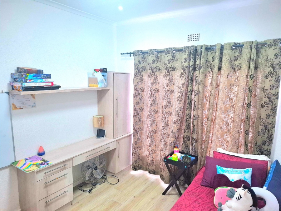 4 Bedroom Property for Sale in Welgelegen 3 Western Cape